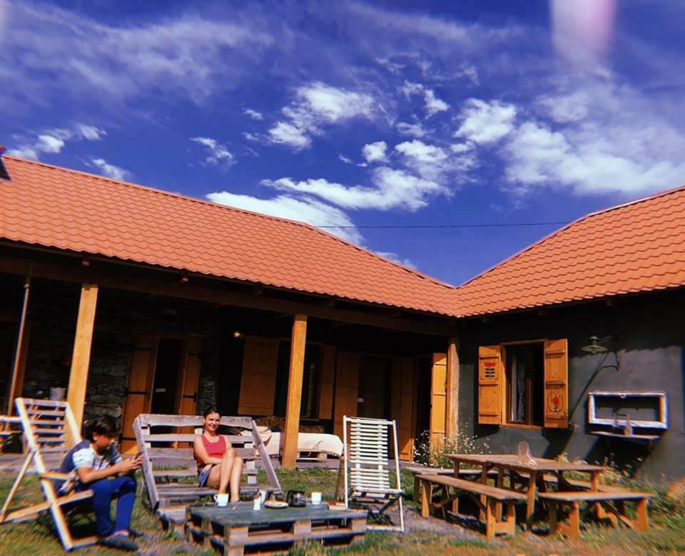 Sno House In Kazbeg Hotel Eksteriør billede
